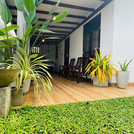 Hotel The Nook Hikkaduwa Esterno foto