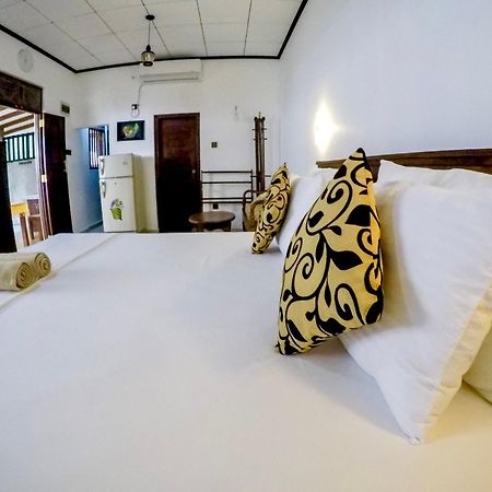 Hotel The Nook Hikkaduwa Esterno foto
