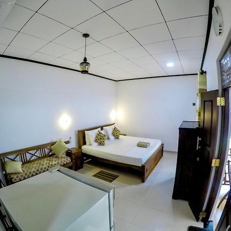 Hotel The Nook Hikkaduwa Esterno foto
