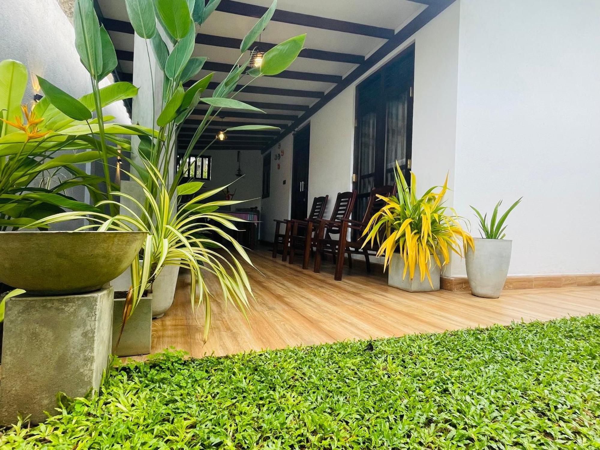 Hotel The Nook Hikkaduwa Esterno foto