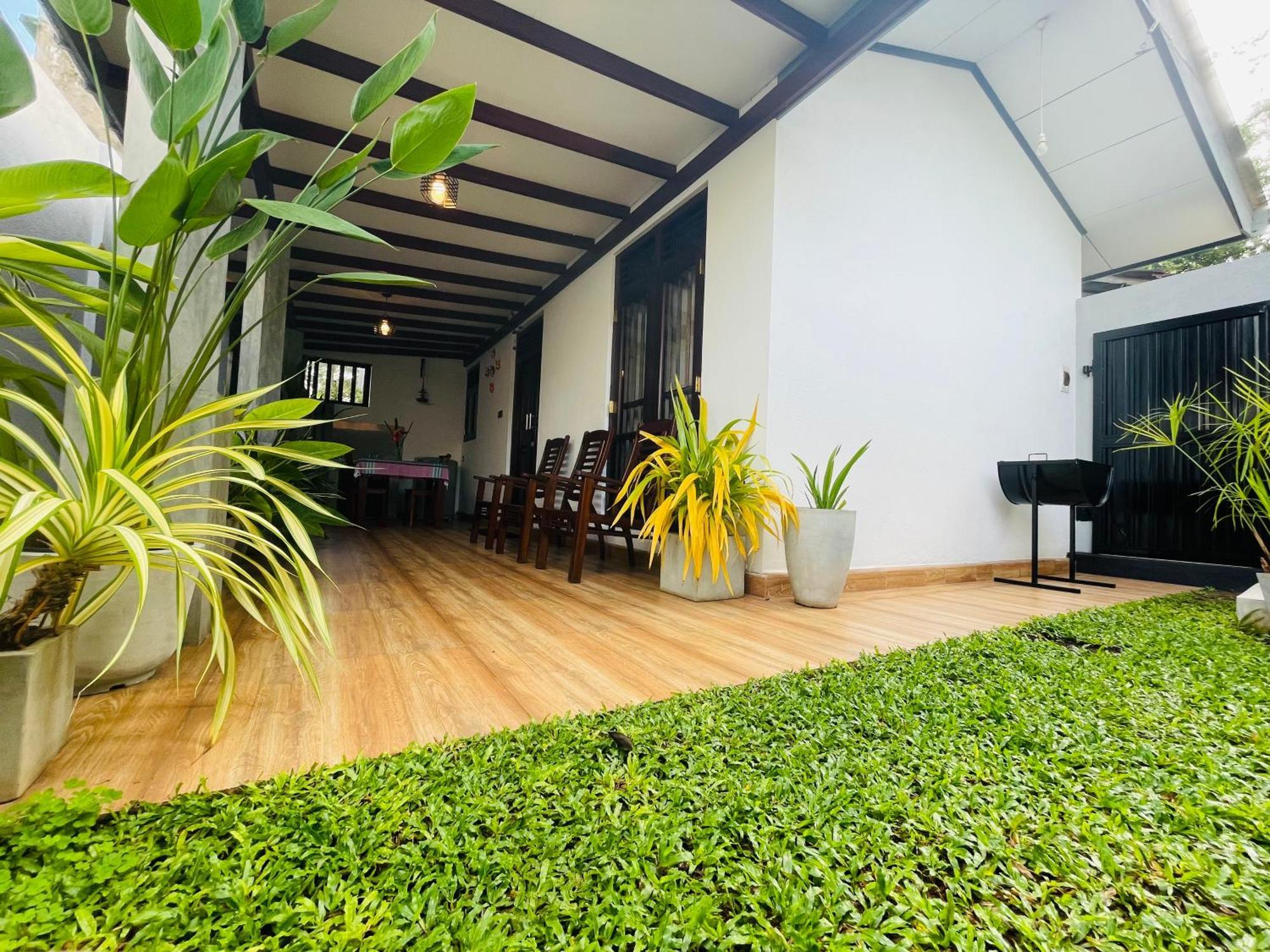 Hotel The Nook Hikkaduwa Esterno foto