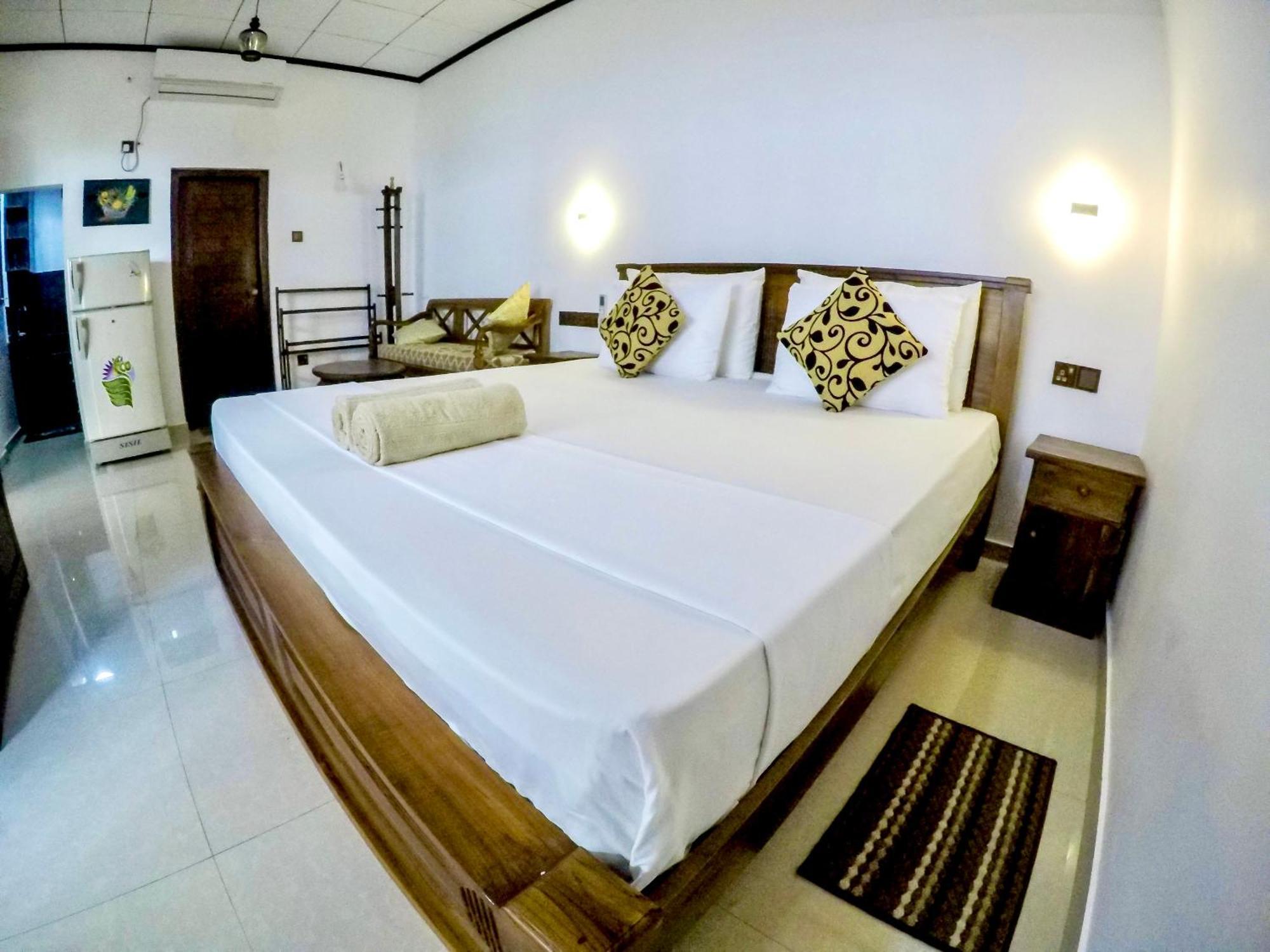 Hotel The Nook Hikkaduwa Esterno foto