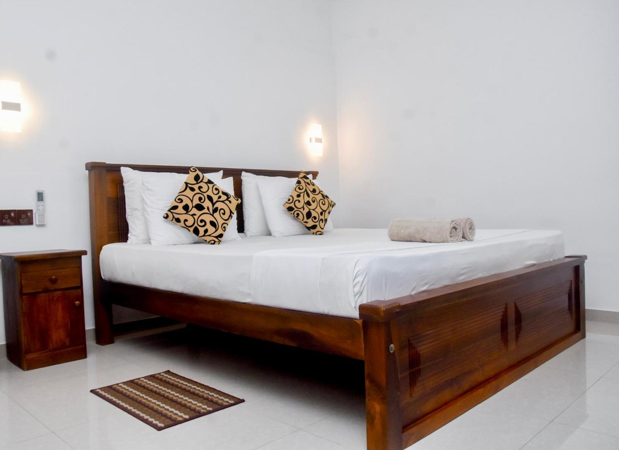 Hotel The Nook Hikkaduwa Esterno foto